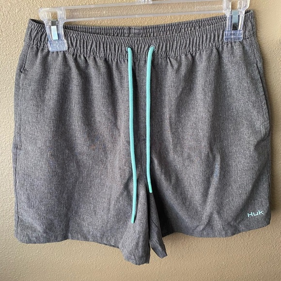 Huk Men’s Swim Trunks Size Small 5.5” Volley Shorts w/ Anti-Chafe Liner - Picture 2 of 10